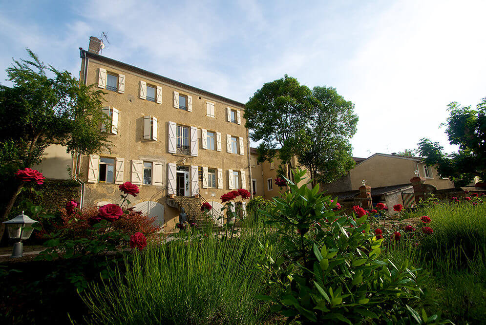 Exterieur de l'hôtel très fleuri